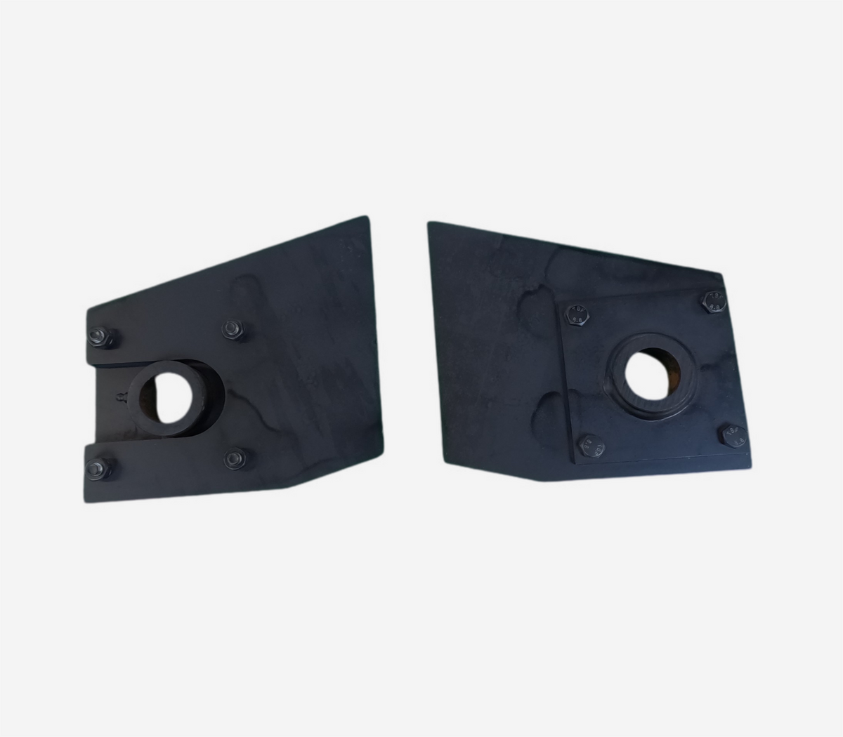 Heavy duty hinges for hydraulic dump bed systems.

