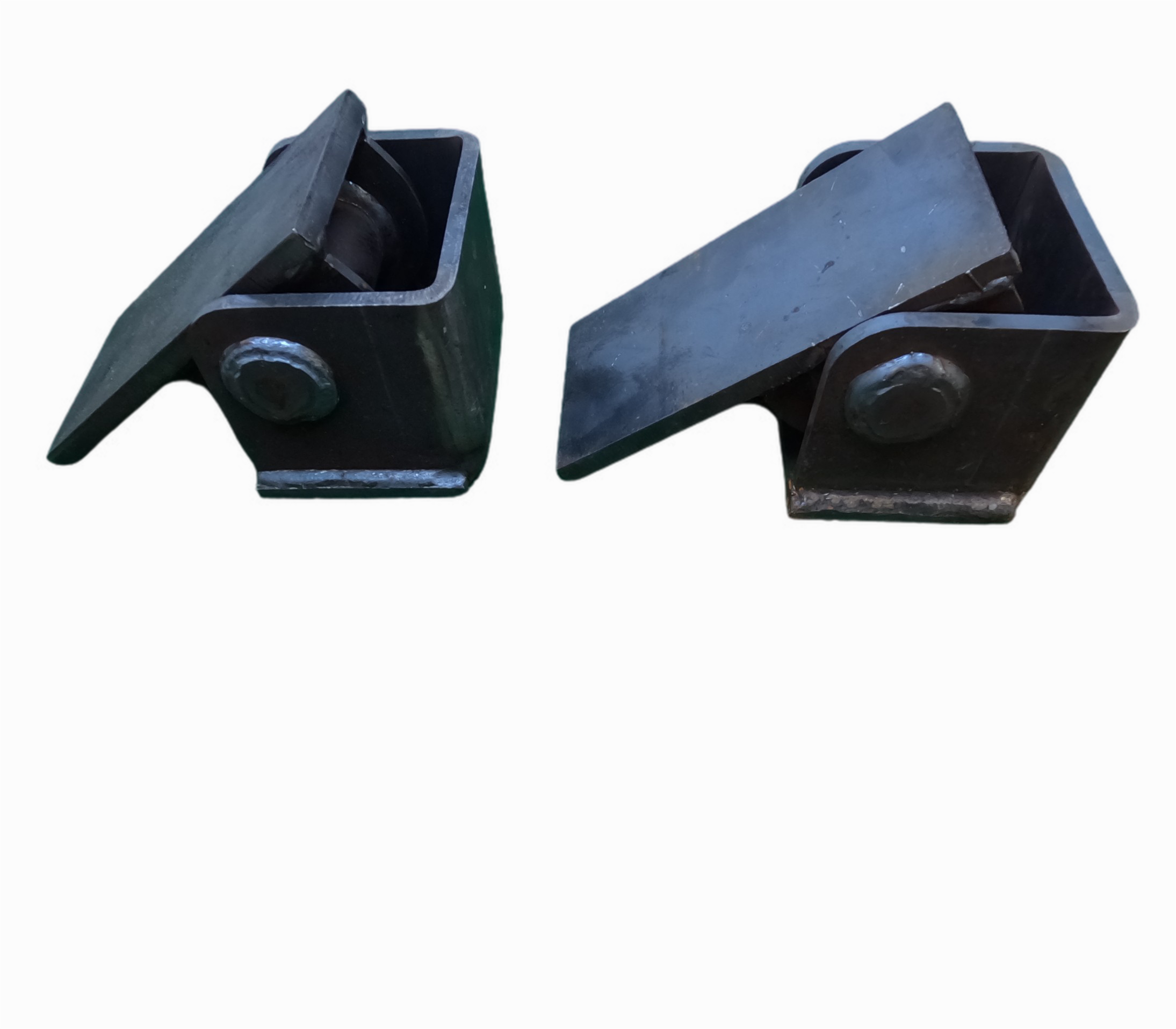 Telescopic dump trailer cylinder kit with 90 stroke, lifting 20+ tons. Features metal parts, machine close-ups, and a black object with a screw. Includes mounting brackets, hydraulic power unit, safety arm, and more.